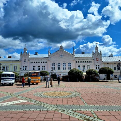 Jesienny weekend na Roztoczu: szumy rzek, złote lasy i ukryte kapliczki