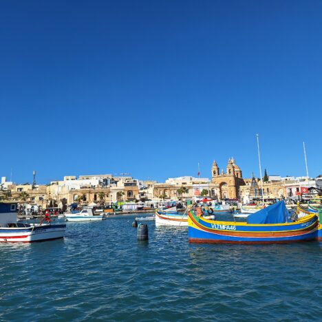 Klify, cisza i cień drzew – mniej oczywista strona Malty